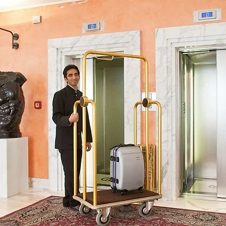 Hotel Giberti & 4*