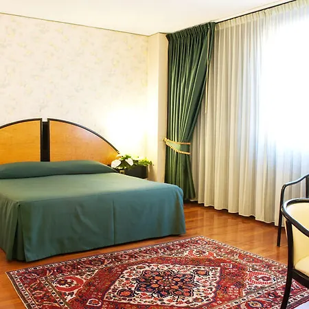 Hotel Giberti & 4*